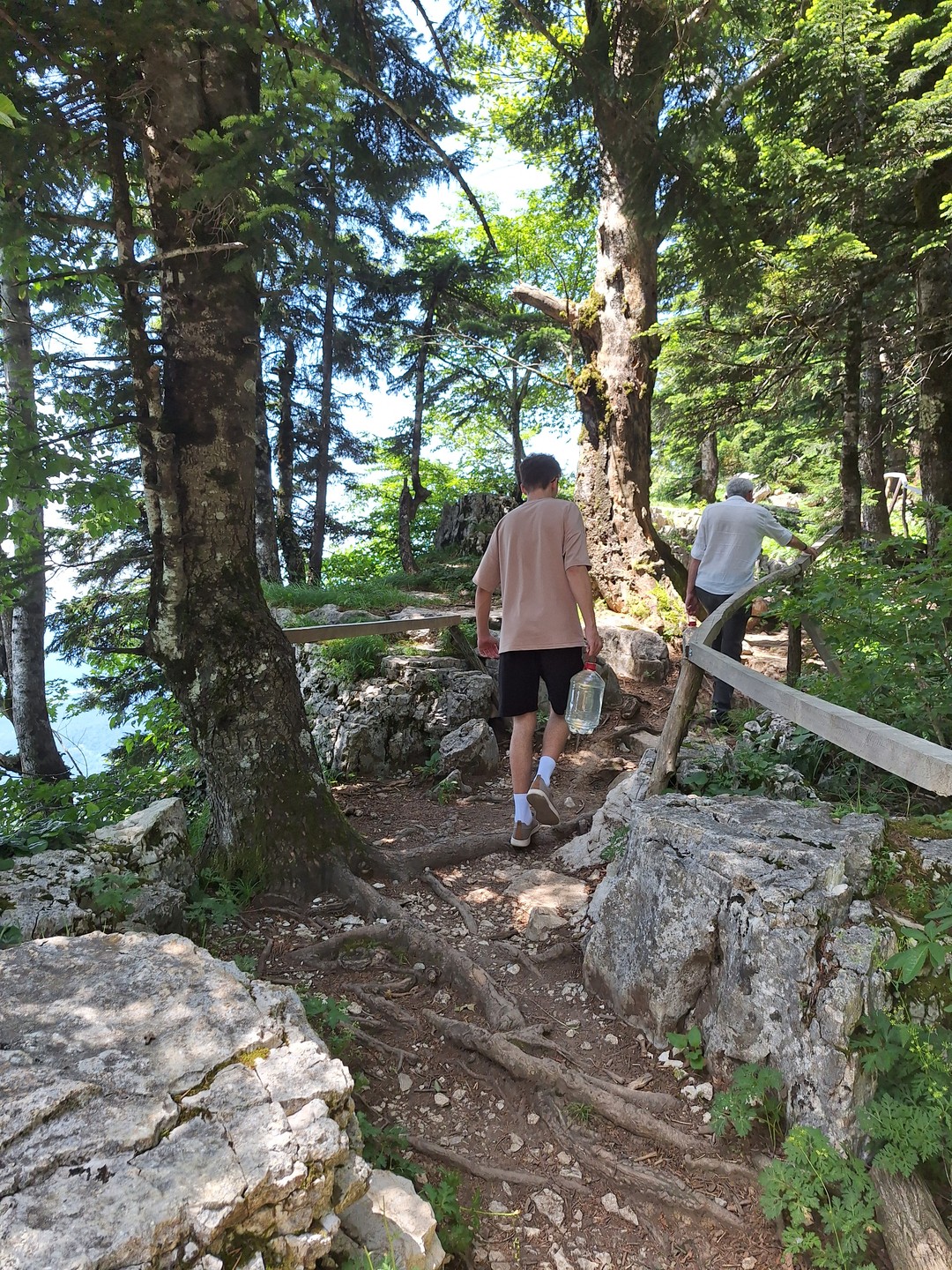 Выражаю Эдуарду огромную признательность за прекрасного гида и водителя Гочу! Мы провели удивительный день в регионе