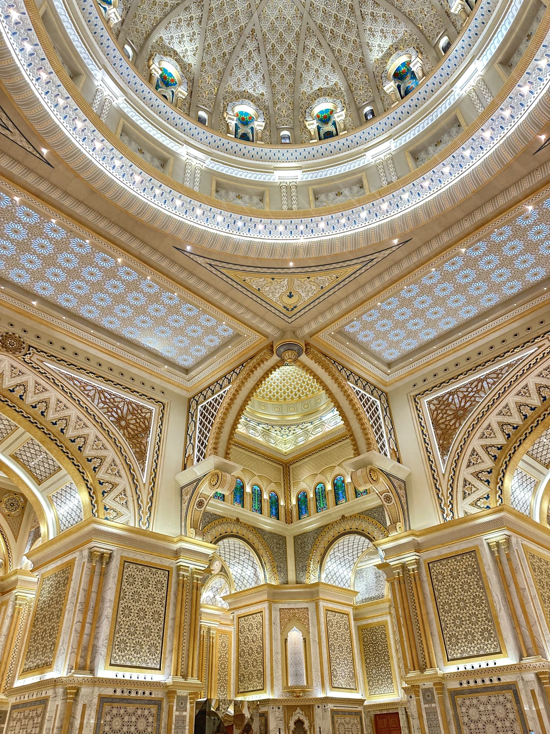 Мы благодарны нашему гиду Хану за увлекательную экскурсию!!! У нас невероятно много впечатлений, красивых фотографий, много