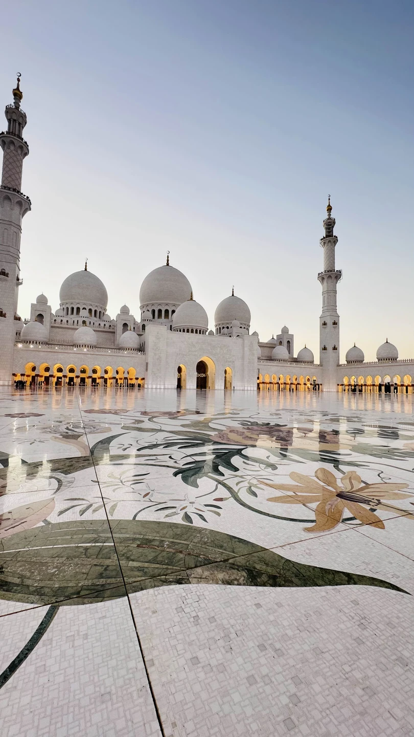 Прекрасная экскурсия, наполненная интересными фактами, достопримечательностями и увлекательными повествованиями сопровождающего гида👍 благодарю! Все очень понравилось