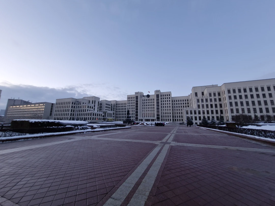 Добрый день! Брали экскурсию на новогодние праздники. У нас была гид Наталья. Она прекрасный начитанный гид