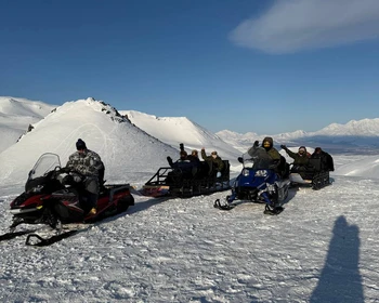 Снегоходное приключение в окружении вулканов