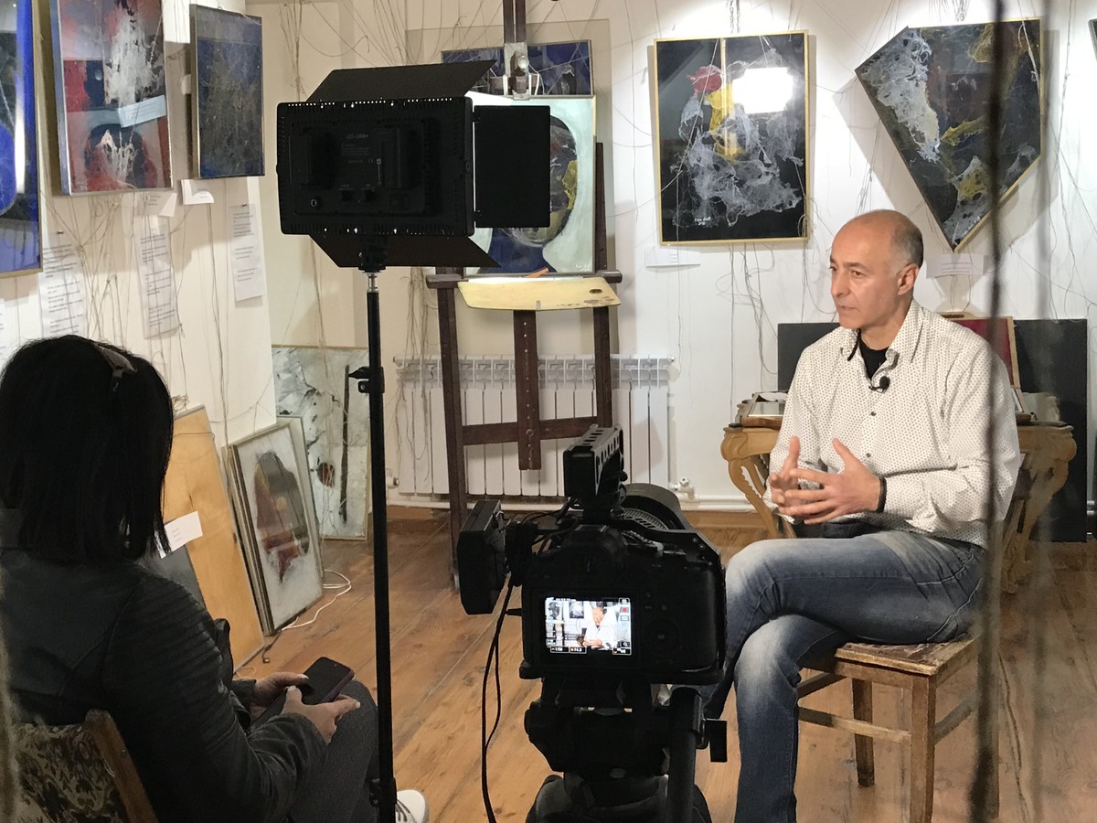 Фото Единственная в мире галерея картин из паутины
