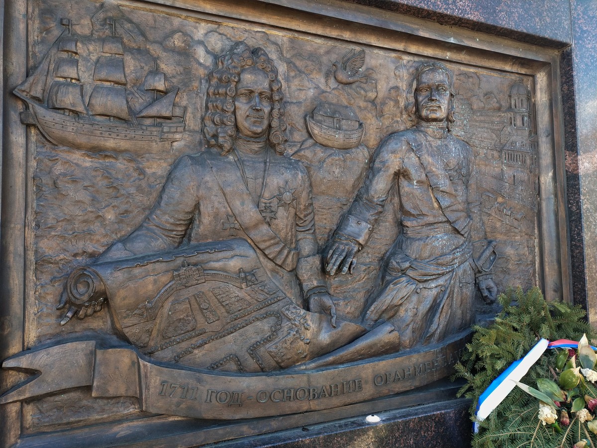 Мобильный квест в Ломоносове «Тайна Меньшиковского золота» (3/11)