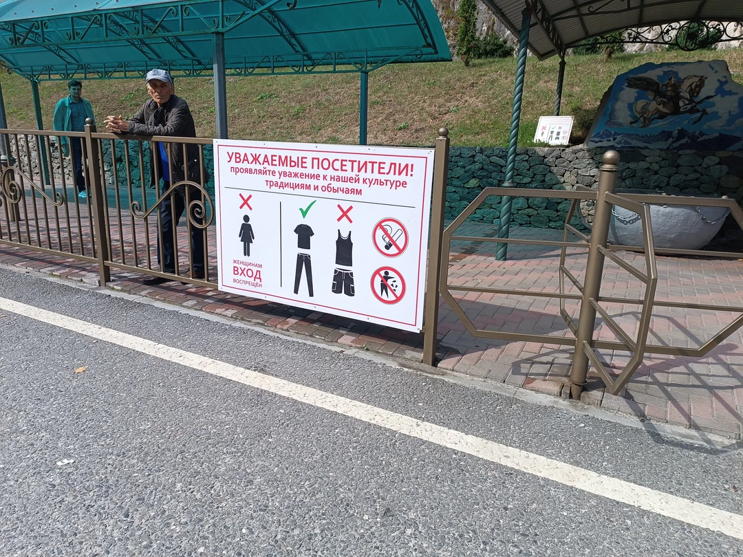 Все было великолепно. Красивейшие горы, умнейший экскурсовод, рассказал о жизни местных, все показал. Великолепнейшая красота, максимум