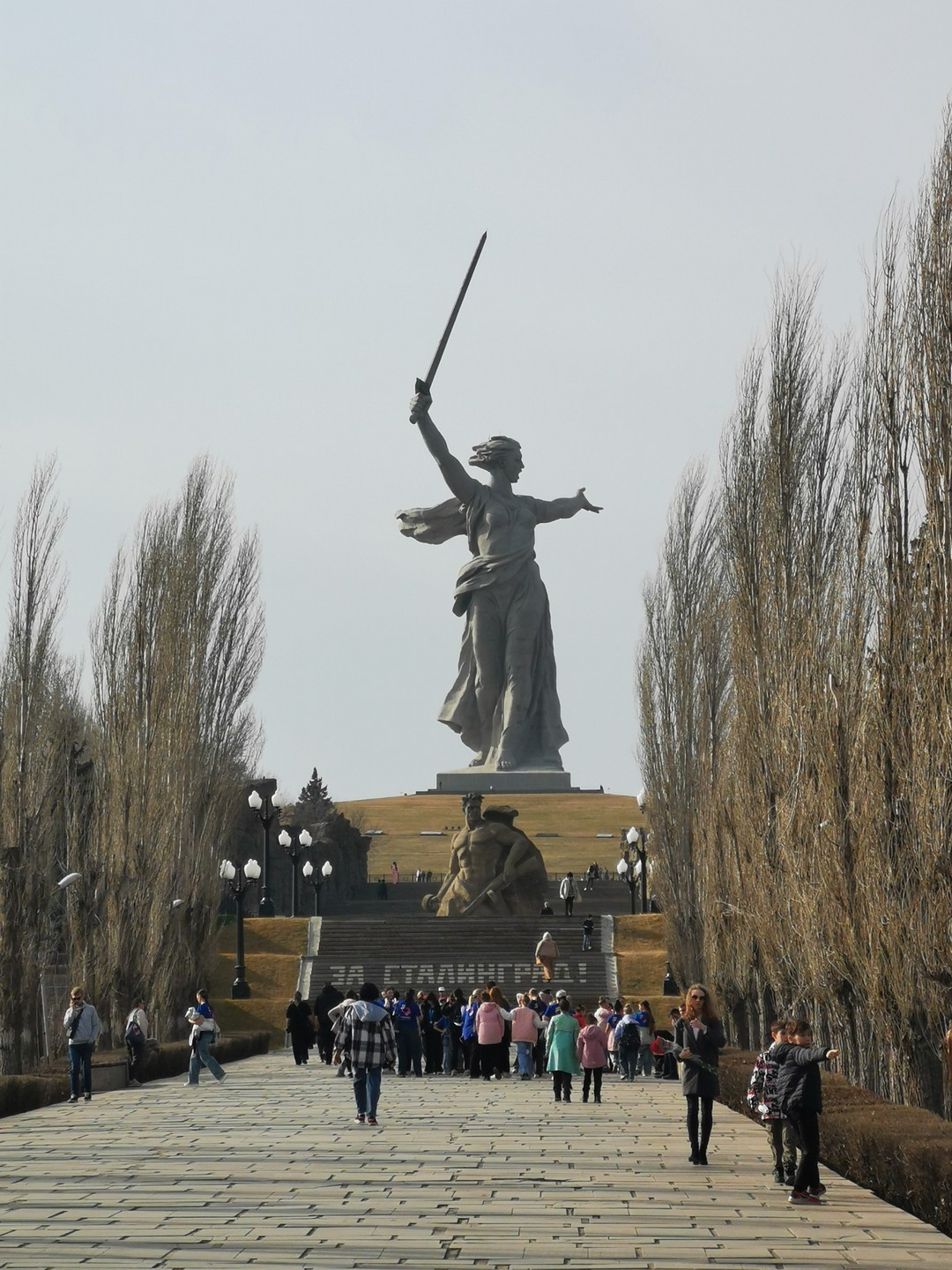Ездили в Волгоград в марте. Елена встретила в оговоренном месте, приехала заранее, все чётко. Водит аккуратно