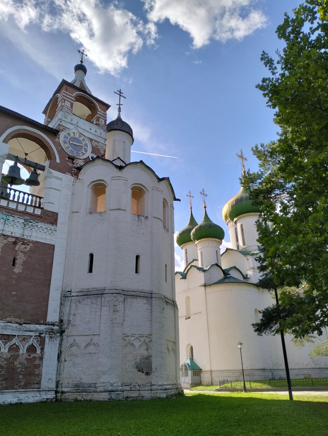 Мне понравилось. Я бы назвала это прогулкой по городу с местным жителем, который любит свой город