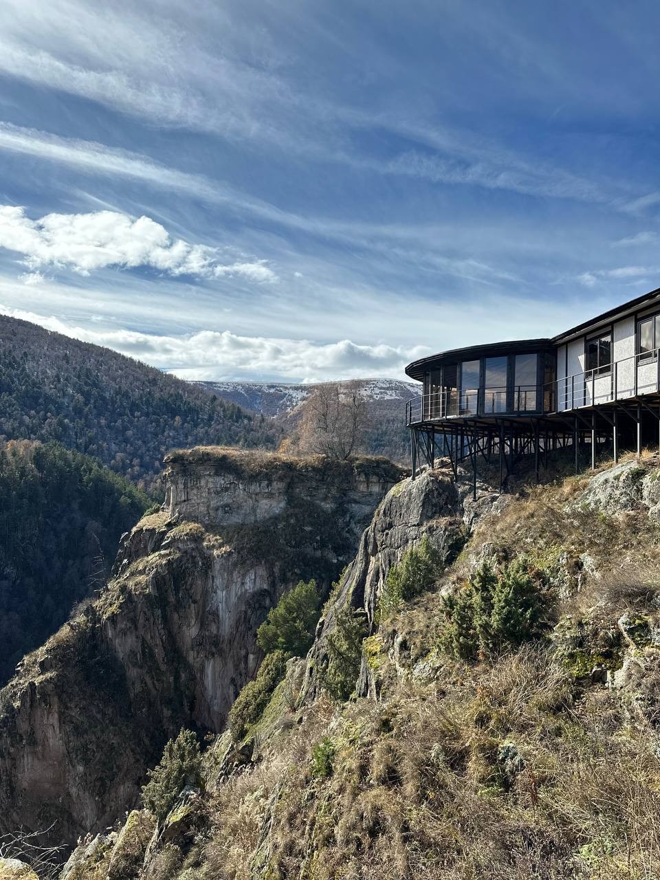 Прекрасный тур, действительно жемчужный. Юрий показал лучшие виды по одной из самых живописных дорог России. На