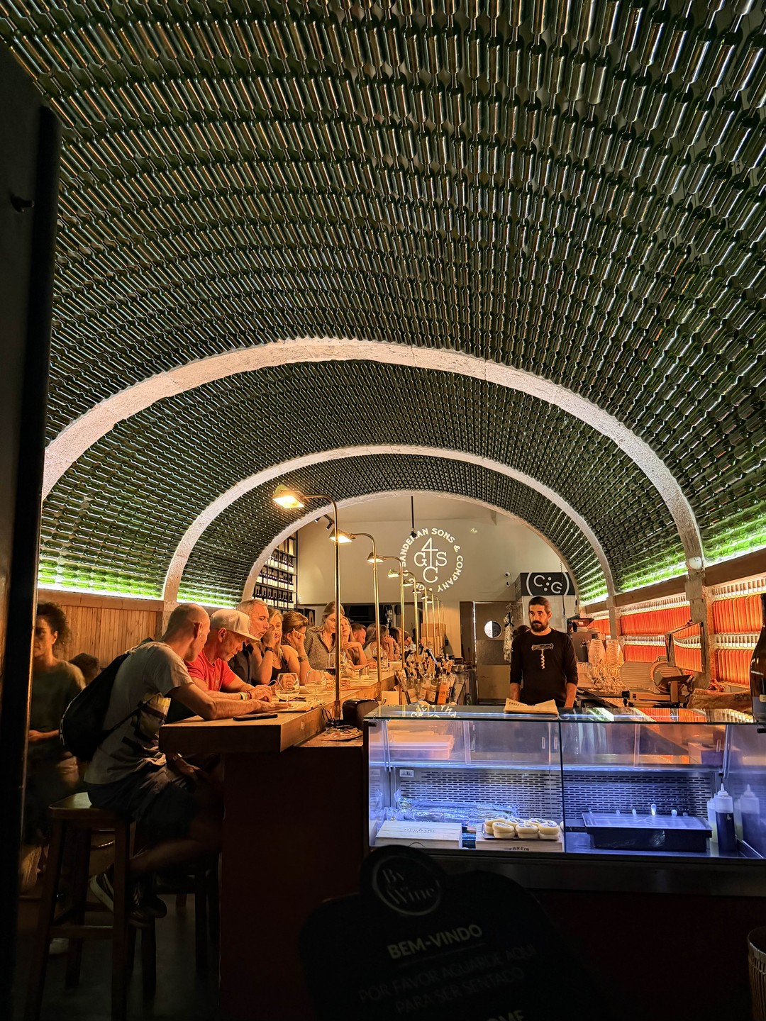 Все понравилось, много интересного, Светлана очень приятный собеседник, можно расширить кругозор питейных заведений в Лиссабоне, были