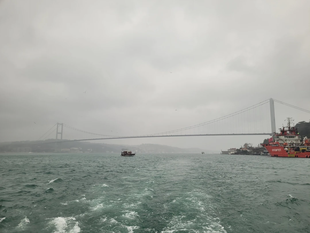 Не надо возлагать лишних надежд на экскурсию. Своих денег стоит -да. Ждать море информации и крутых