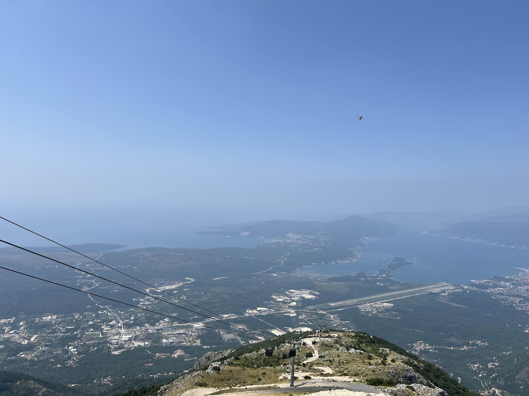 Интересный маршрут, довольно насыщенный. Прекрасный парк Ловчен, где приятно прогуляться. Весьма аутентичная культурная столица. Также заехали