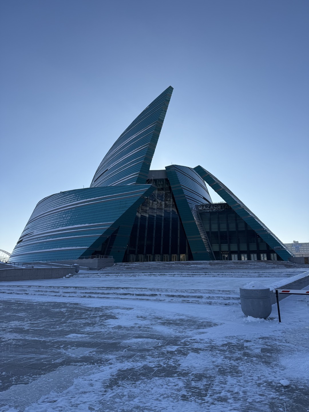 Гид провела интересную экскурсию, подробно рассказала о истории и достопримечательностях города, ответила на вопросы