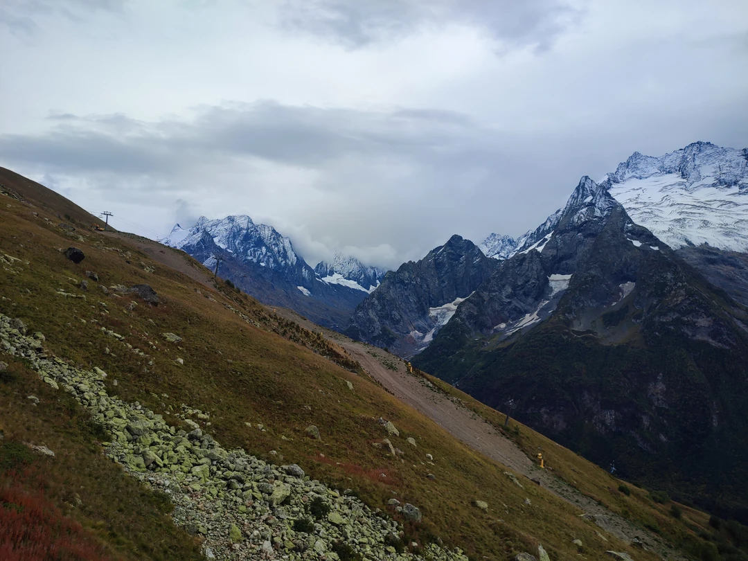 Путешествие очень понравилось! Впервые оказались здесь вообще. Приехал наш гид Дмитрий, он же водитель на комфортабельной машине👍