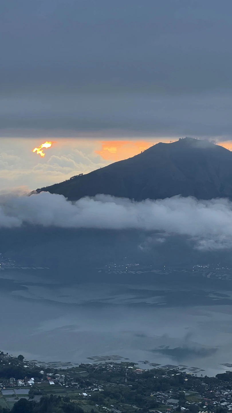 Восхождение на вулкан Батур это конечно незабываемый маршрут, но оно того стоит. Главное прошу обратить внимание