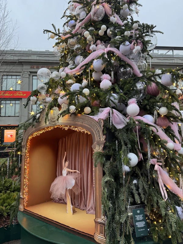 Зимняя сказка: праздничная прогулка по Москве