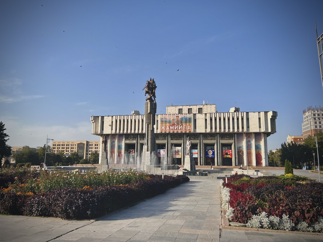 Хотим выразить огромную благодарность гиду Анне, что провела для нас интересную экскурсию, через памятники, арт-объекты и