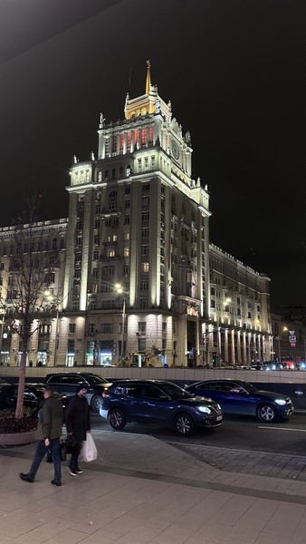 отличная поездка по ночной Москве.