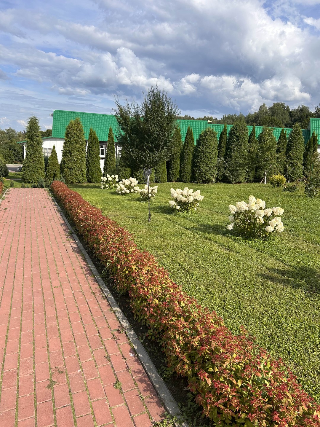 Замечательный экскурсовод, любящий и знающий историю своего города. Нам очень понравился и рассказ и места, которые
