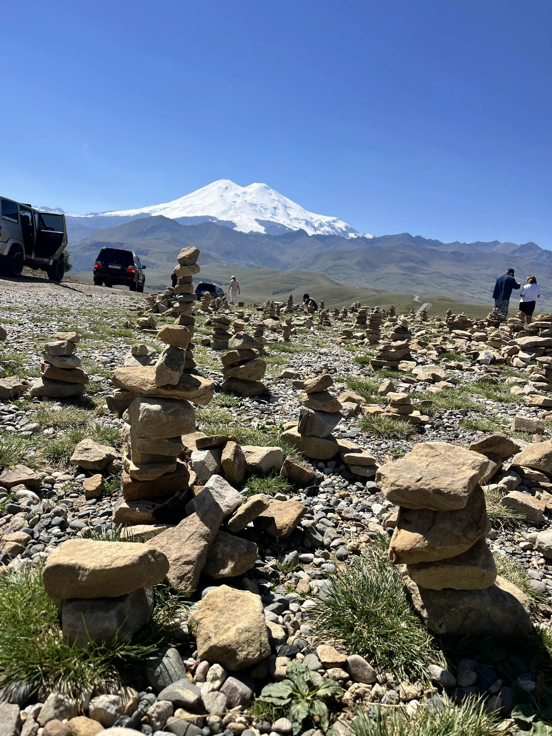 По совету гида мы сменили направление, вместо Осетии (очень долгая дорога по шоссе) поехали смотреть Джилы-Су