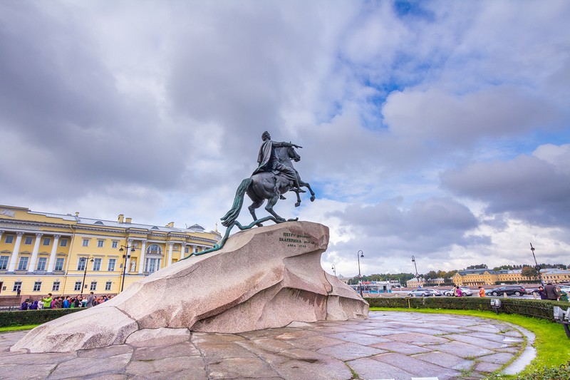 Три площади петербургских