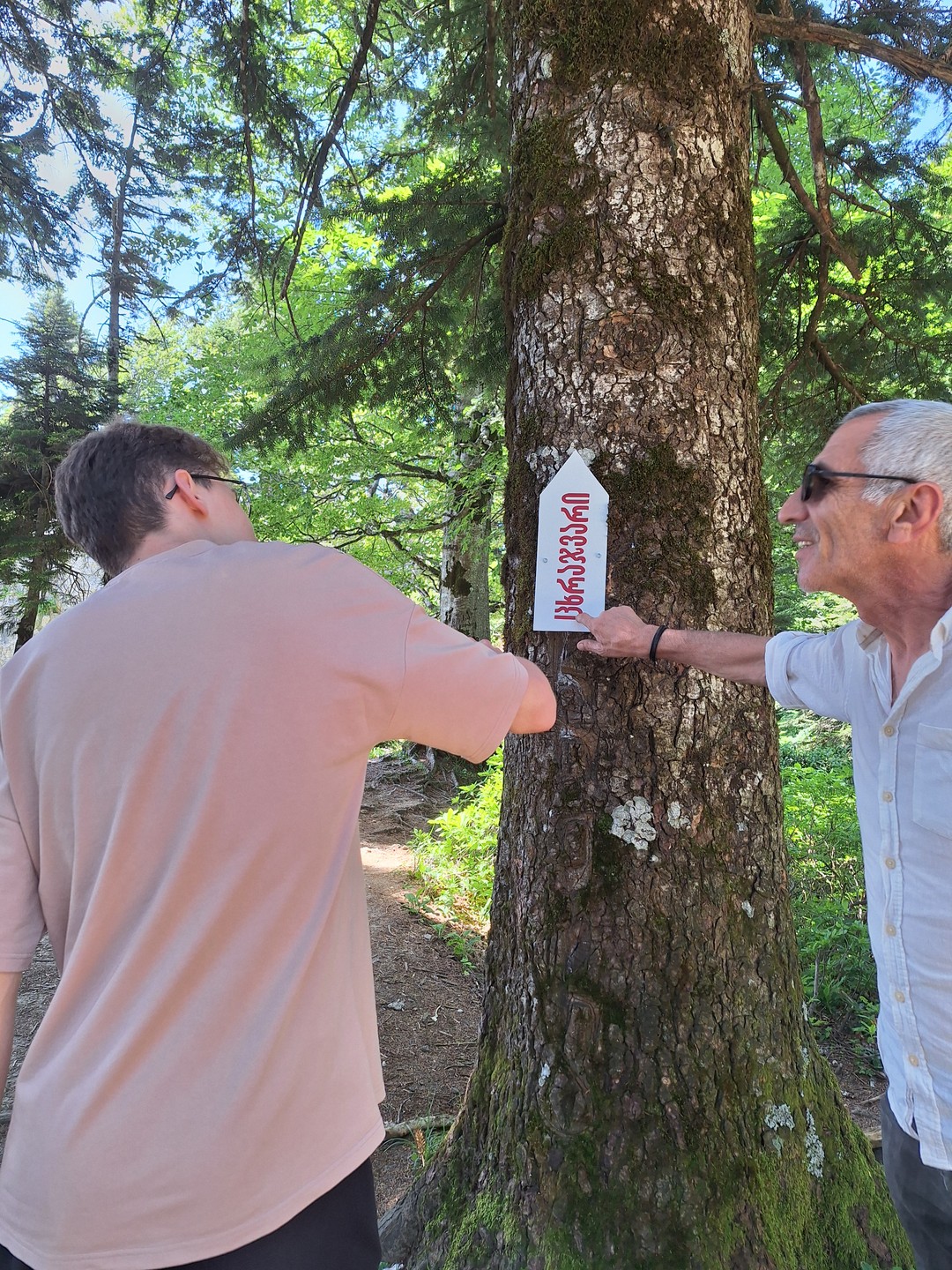 Выражаю Эдуарду огромную признательность за прекрасного гида и водителя Гочу! Мы провели удивительный день в регионе