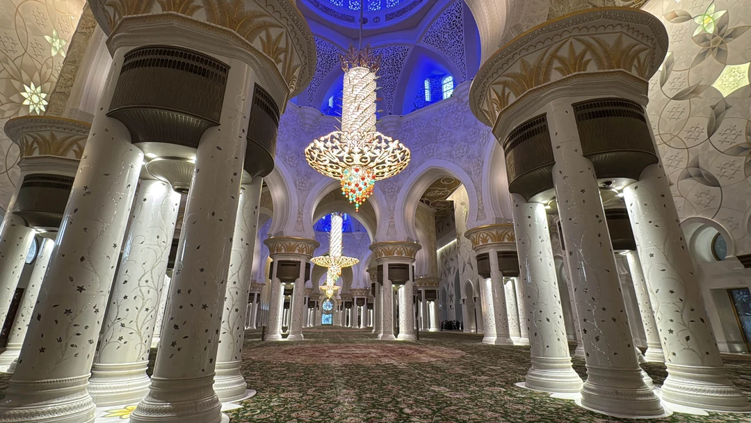 Какая замечательная экскурсия в Абу-Даби!!! Встретили около отеля, повезли в комфортабельном авто. Как и было обещано,