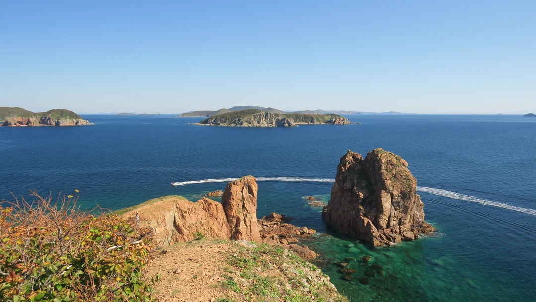 Отличная водная экскурсия, так как были в конце сезона то была маленькая группа из 5 туристов