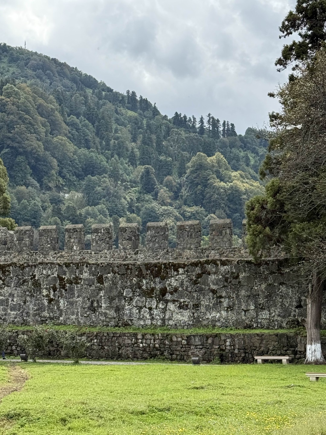 Отличные локации, красоту природы не передать словами, за неделю до нашей экскурсии были сильные дожди, водопады