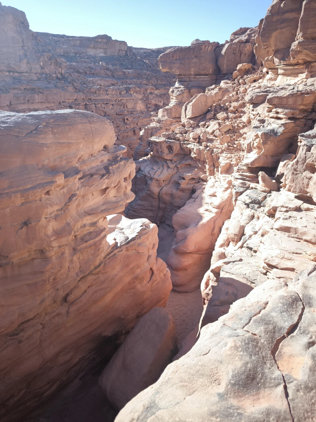 Экскурсия отличная, разнообразная, лёгкая, органичная. Каньон - удивительный, дорога до него живописная, место для снорклинга -