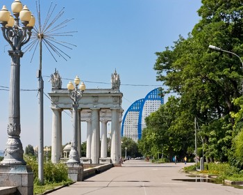 Экскурсия по Волгограду, переезд в Элисту
