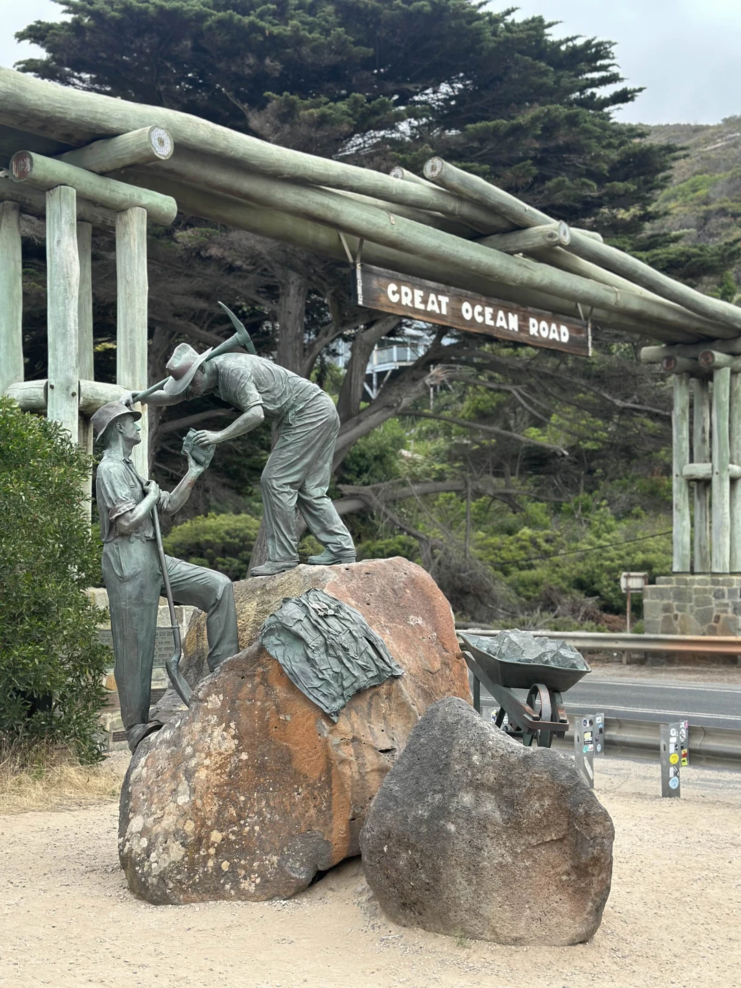 Экскурсия абсолютно достойна внимания! Очень много остановок в красивых местах, ну и конечно напоследок 12 апостолов🤩это