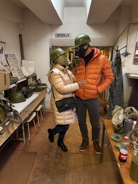 Спуск в подземное противоядерное убежище Петербурга (Юлия)