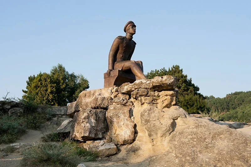 Памятник Лермонтову