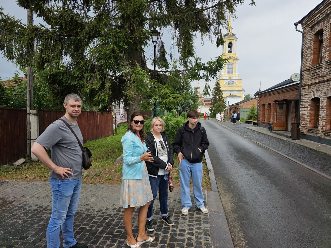 Анна не только интересно рассказывает об истории города и людях проживавших в нём но она рассказала