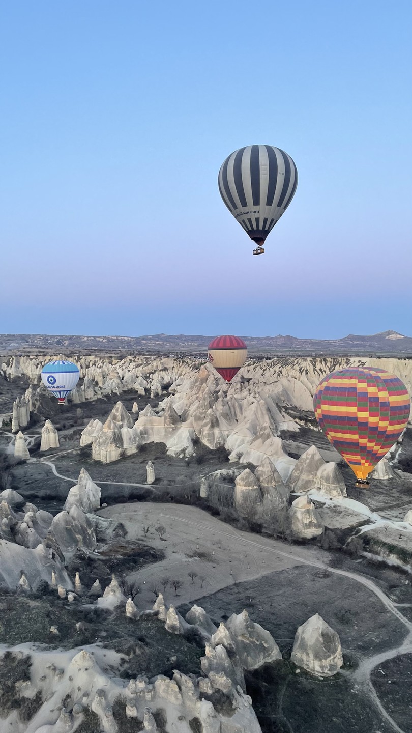 Осталась очень довольна поездкой. Организатор был на связи, отвечал на возникающие вопросы и давал актуальную информацию