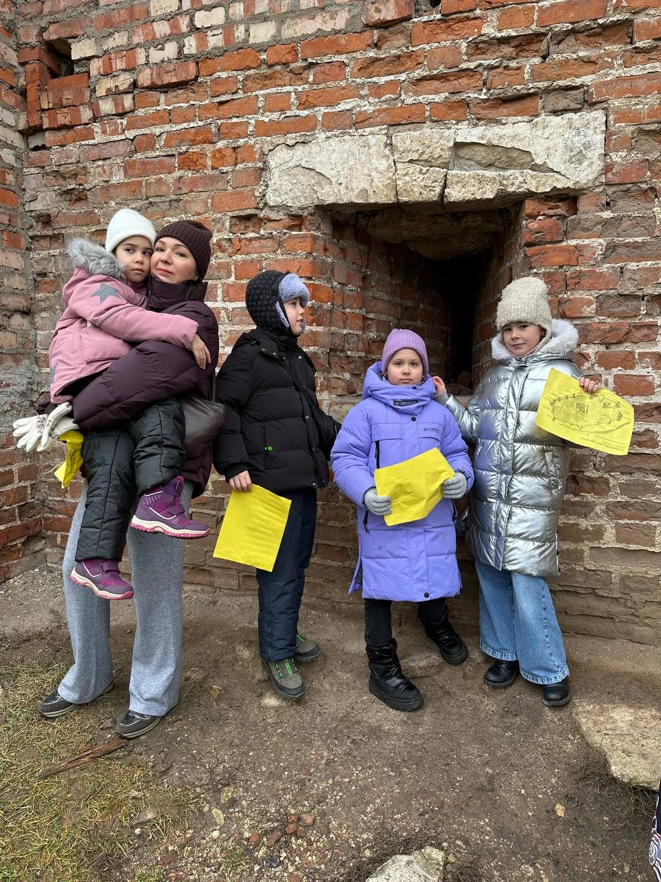 Гид 10 из 10. Веселая, добрая и умная девушка в сказочном пальто. Дети от 7 лет