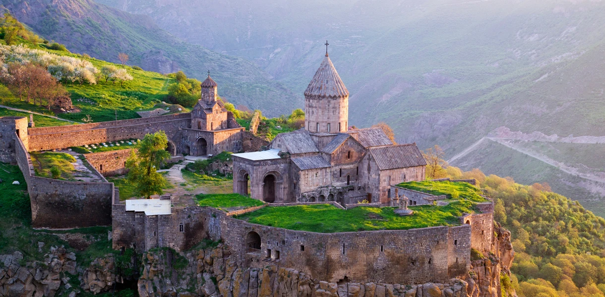 Татев — тысячелетний монастырь на юге Армении