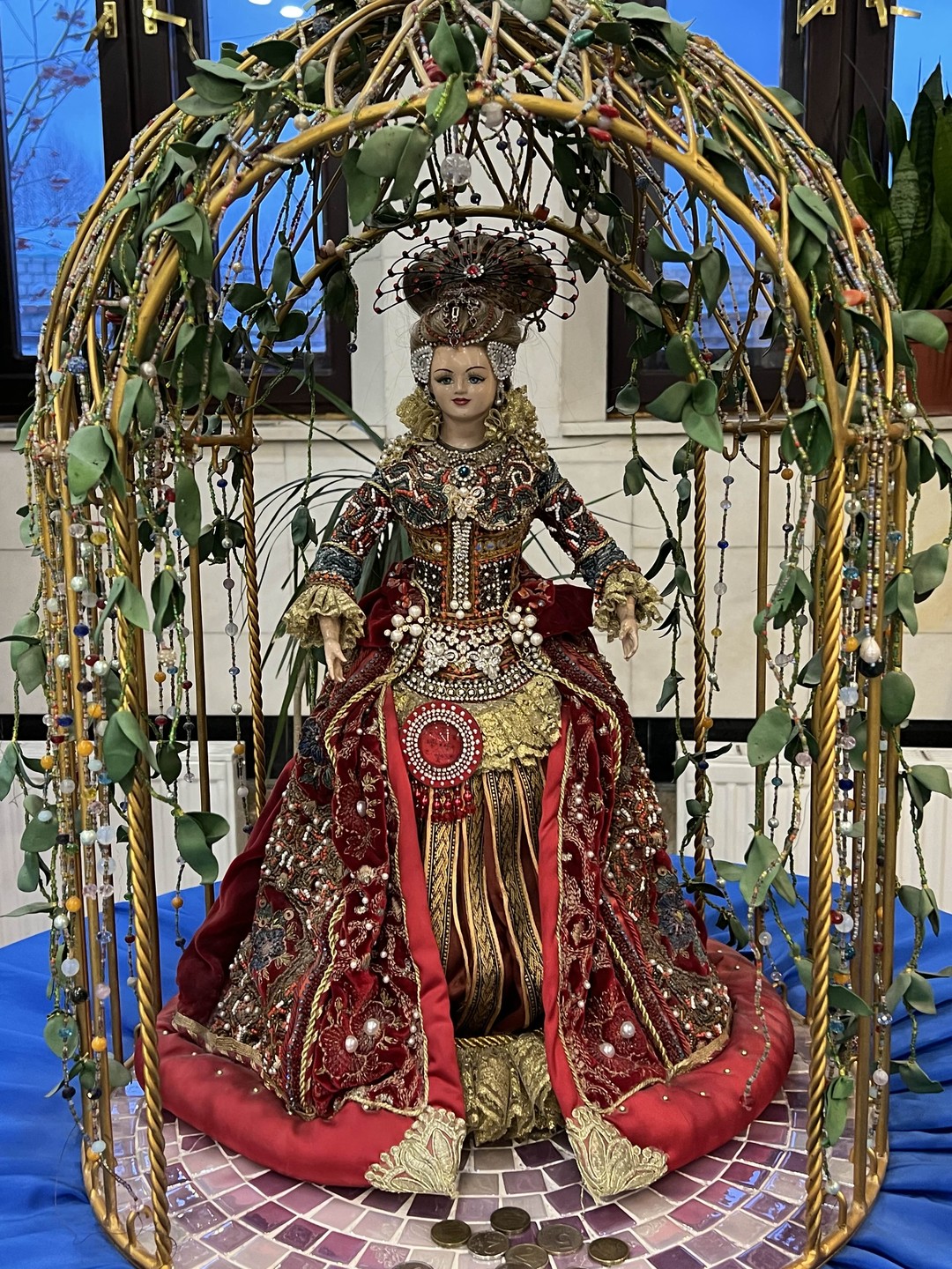 Для нас экскурсию проводила Лилия, очень приятный человек и хороший рассказчик. Забрала нас от отеля и