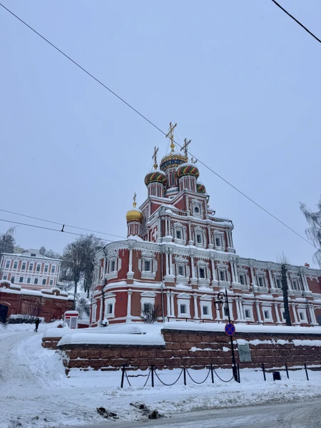 Не первый раз пользуемся форматом аудио экскурсии. Это позволяет не спеша, в своем темпе пройти весь