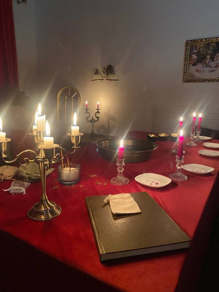 Отличное мероприятие! Обстановка соответствует описанию, организация на высшем уровне. Спиритический сеанс прошел на высшем уровне пообщались