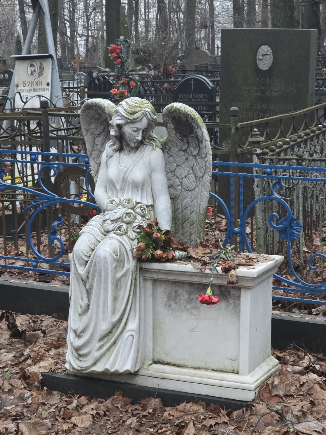 Потрясающая экскурсия по Введенскому кладбищу! Огромная благодарность Денису. Рассказ был настолько живым и интересным, что время