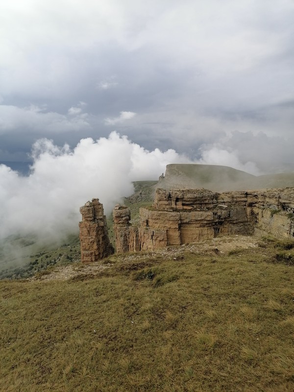Плато Бермамыт днём или на закате из Пятигорска