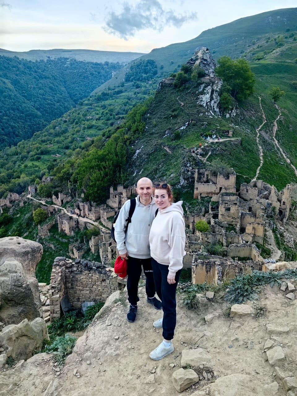 Потрясающая экскурсия, отлично спланированная программа. Ездили с гидом Магомедом. Прекрасный водитель, воспитанный и эрудированный человек, любящий