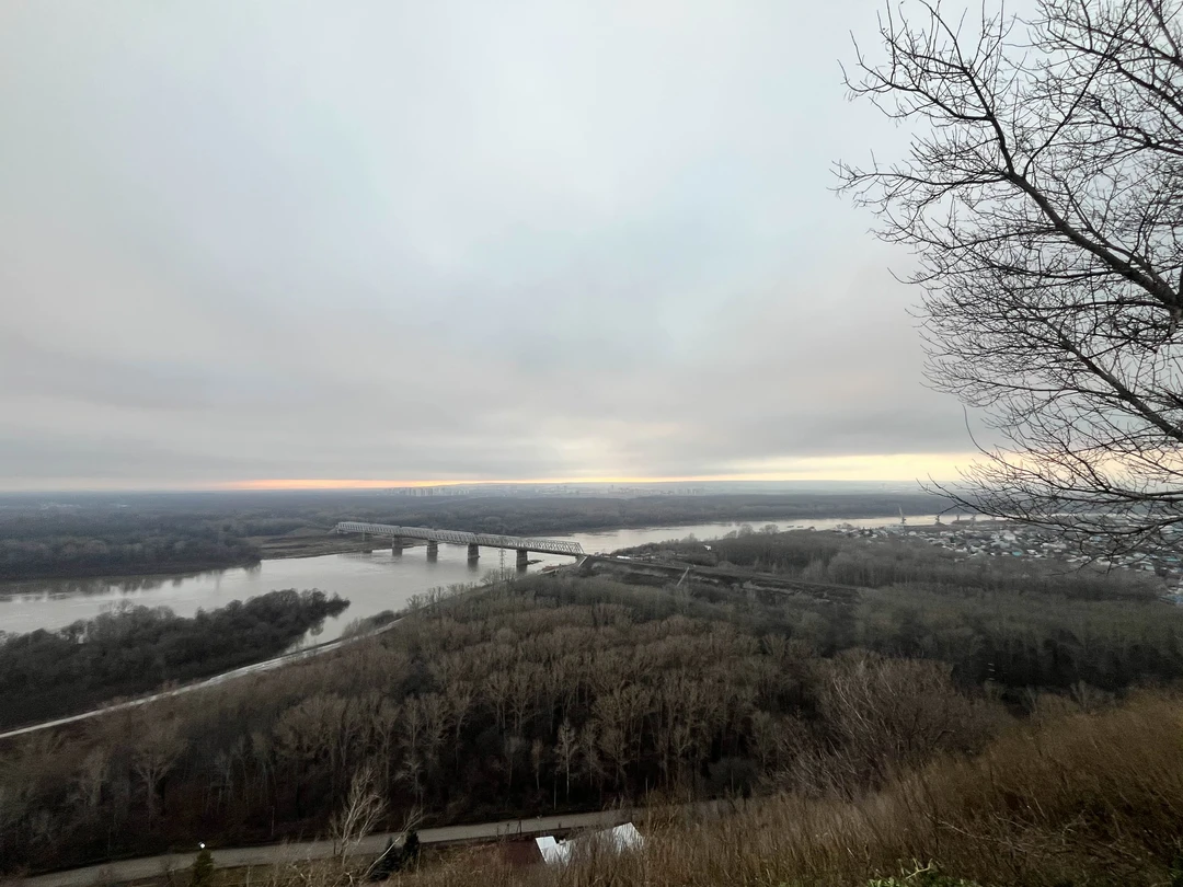 Несмотря на задержку нашего прибытия в Уфу на 3 часа, Елена встретила нас в аэропорту и