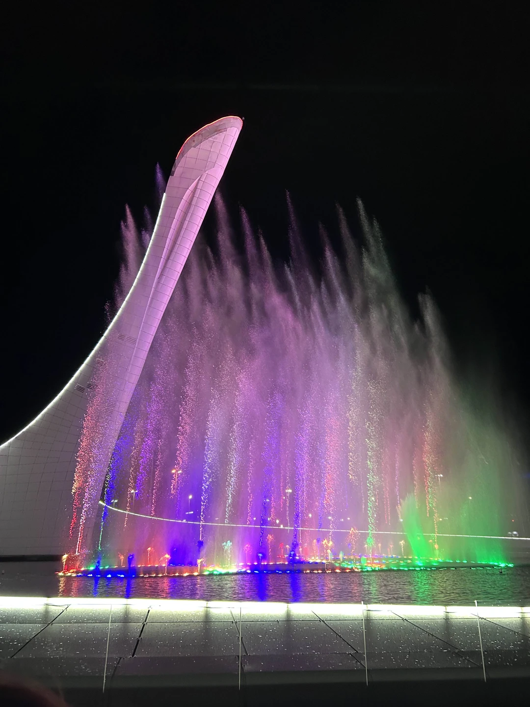 Благодарны за пунктуальность, внимание к туристам. Отдельное спасибо водителю автобуса за осторожное вождение