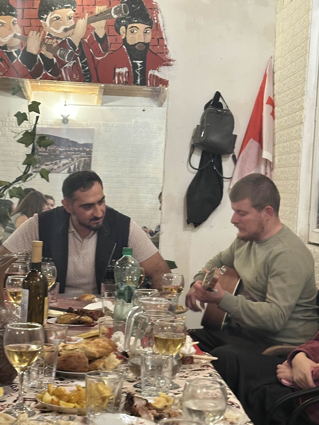 🔥Провели незабываемый, атмосферный вечер в теплой, веселой и дружной компании с людьми из разных стран. Хозяин