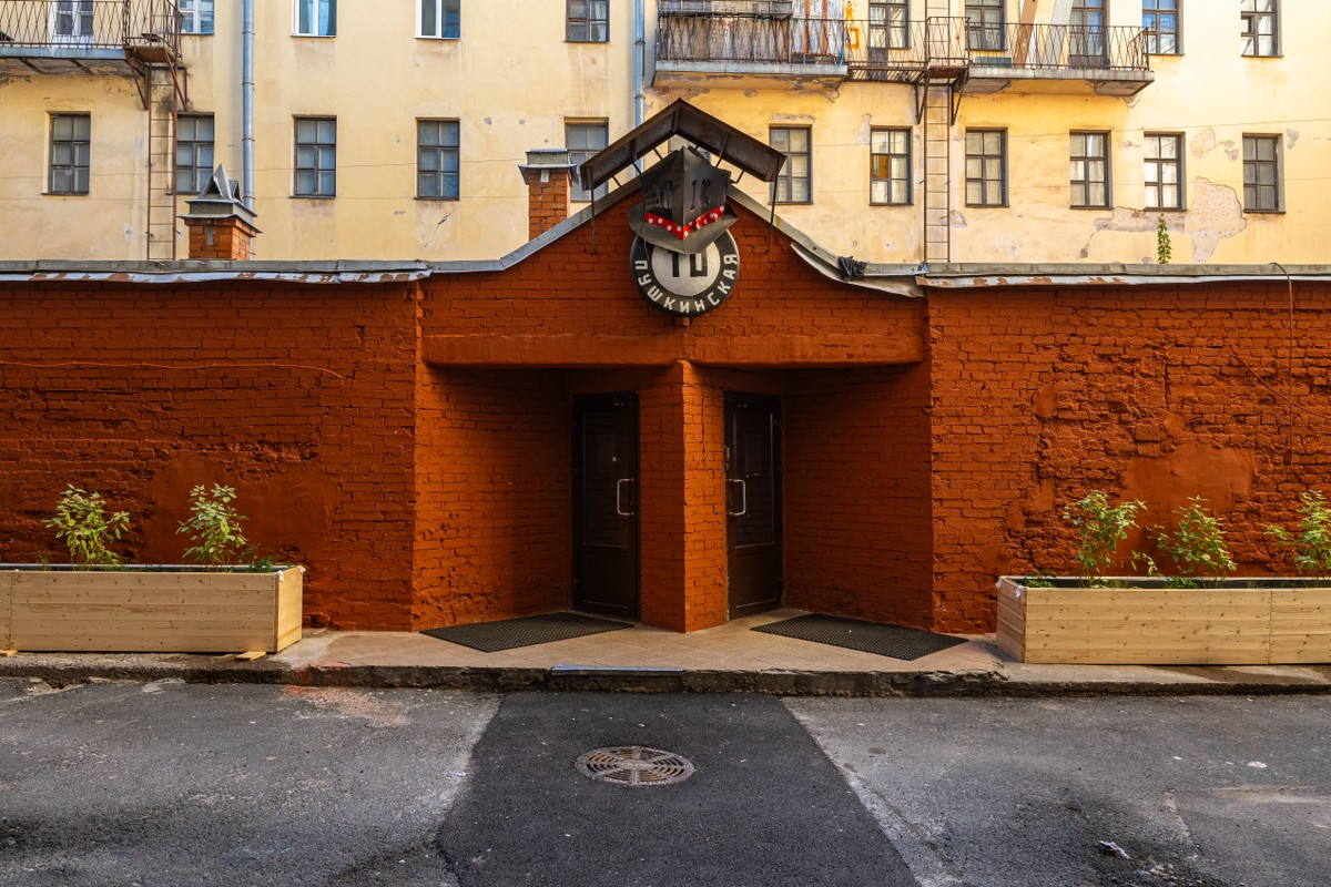 Петербург бунтарей: гопники, рокеры, классики (3/28)