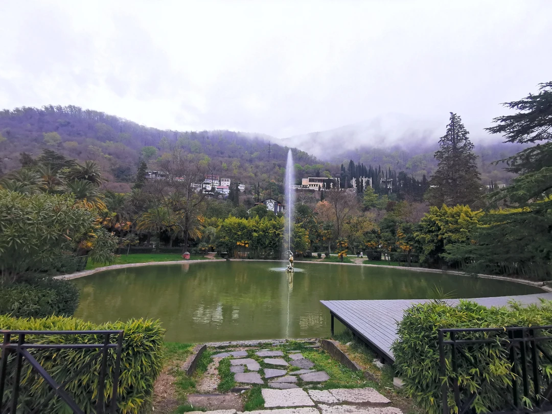 Новый Афон - это вторая экскурсия, которую мы с семьёй взяли у Дениса и снова 10