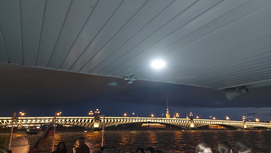 3 июля ездили на обзорную экскурсию по Санкт Петербургу и на теплоходную прогулку. Наш гид Ирина
