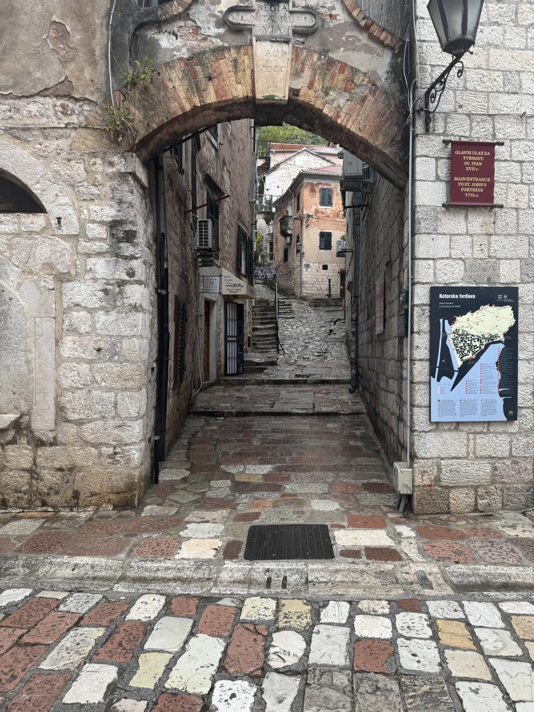 Очень рекомендую экскурсии с Ольгой. Она прекрасный рассказчик и знает ответ на любой вопрос. Мы имели