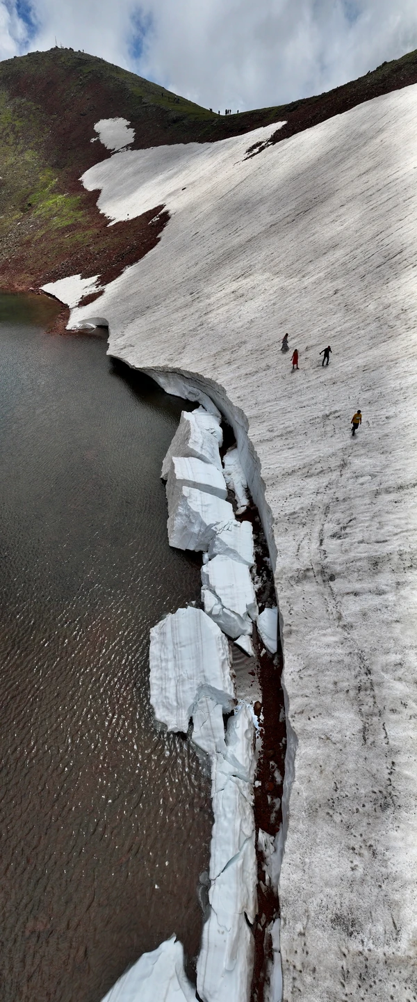 Арман организовал великолепную экскурсию для нас и детей - был на связи сразу же после оформления